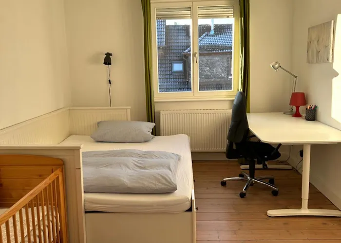 3 Zimmer-kueche-bad Im Dachgeschoss Eines Kernsanierten 3 Familienhauses 公寓