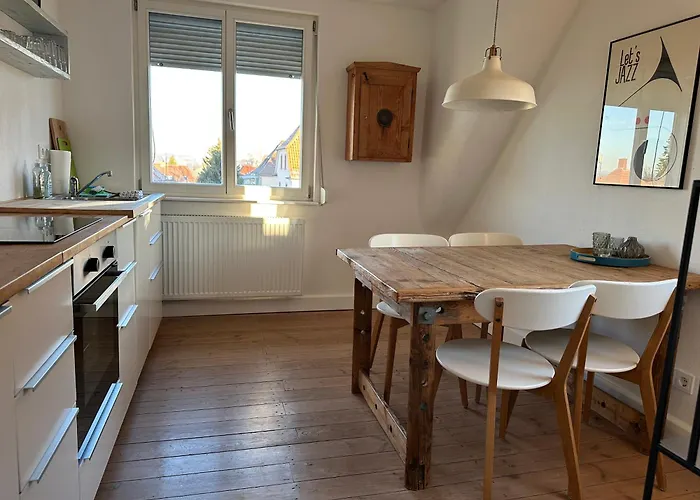 3 Zimmer-kueche-bad Im Dachgeschoss Eines Kernsanierten 3 Familienhauses 公寓 凯撒斯劳滕