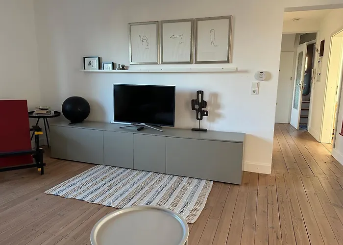 3 Zimmer-kueche-bad Im Dachgeschoss Eines Kernsanierten 3 Familienhauses