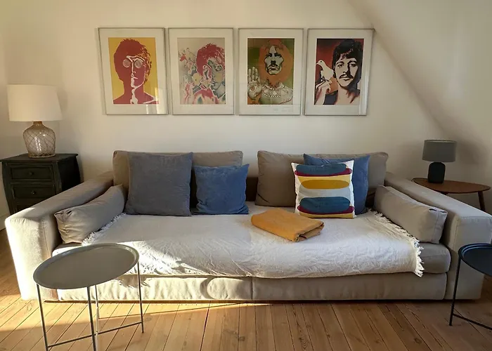 3 Zimmer-kueche-bad Im Dachgeschoss Eines Kernsanierten 3 Familienhauses 公寓 凯撒斯劳滕