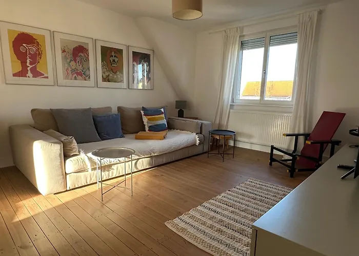 3 Zimmer-kueche-bad Im Dachgeschoss Eines Kernsanierten 3 Familienhauses 公寓 凯撒斯劳滕