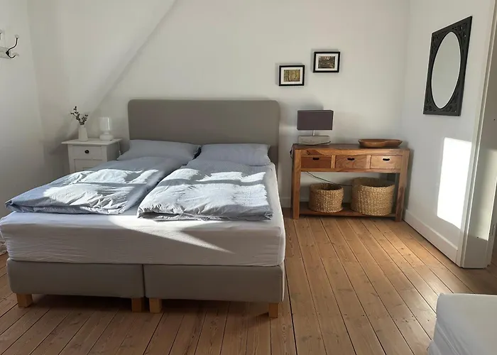 3 Zimmer-kueche-bad Im Dachgeschoss Eines Kernsanierten 3 Familienhauses * 凯撒斯劳滕