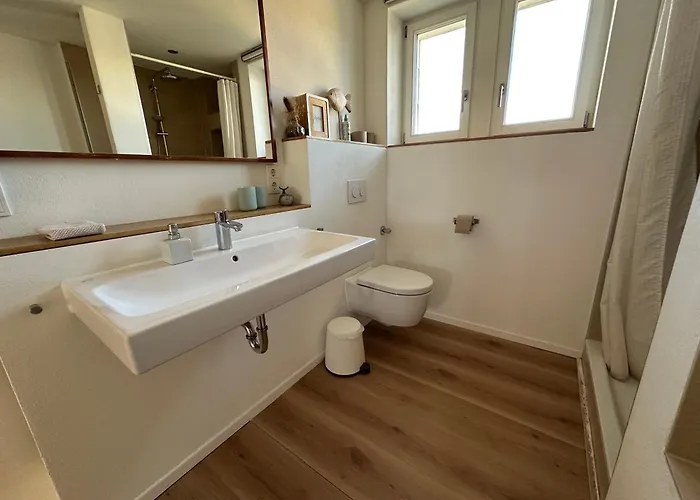 公寓 3 Zimmer-kueche-bad Im Dachgeschoss Eines Kernsanierten 3 Familienhauses